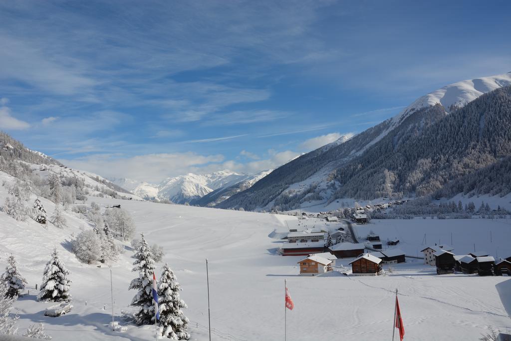 Hotel Restaurant Walliser Sonne Reckingen Exteriör bild