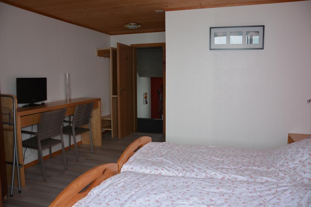 Hotel Restaurant Walliser Sonne Reckingen Rum bild