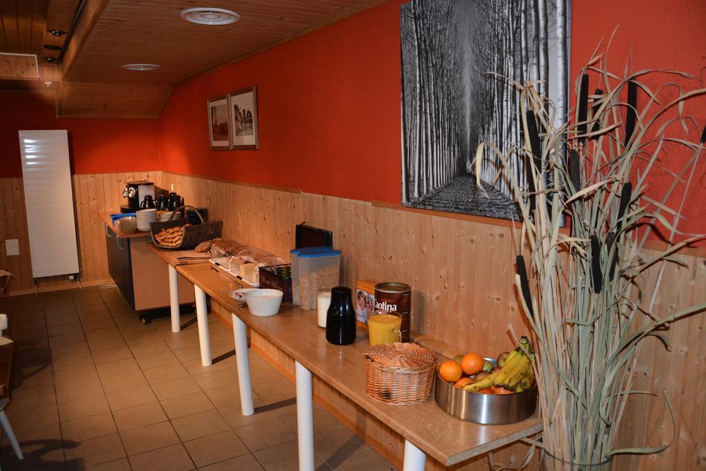 Hotel Restaurant Walliser Sonne Reckingen Exteriör bild