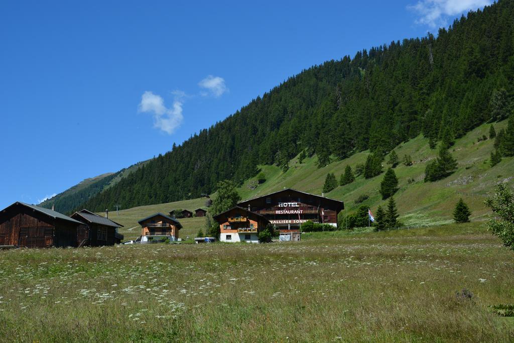 Hotel Restaurant Walliser Sonne Reckingen Exteriör bild