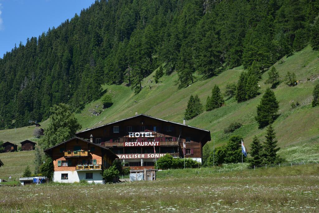Hotel Restaurant Walliser Sonne Reckingen Exteriör bild