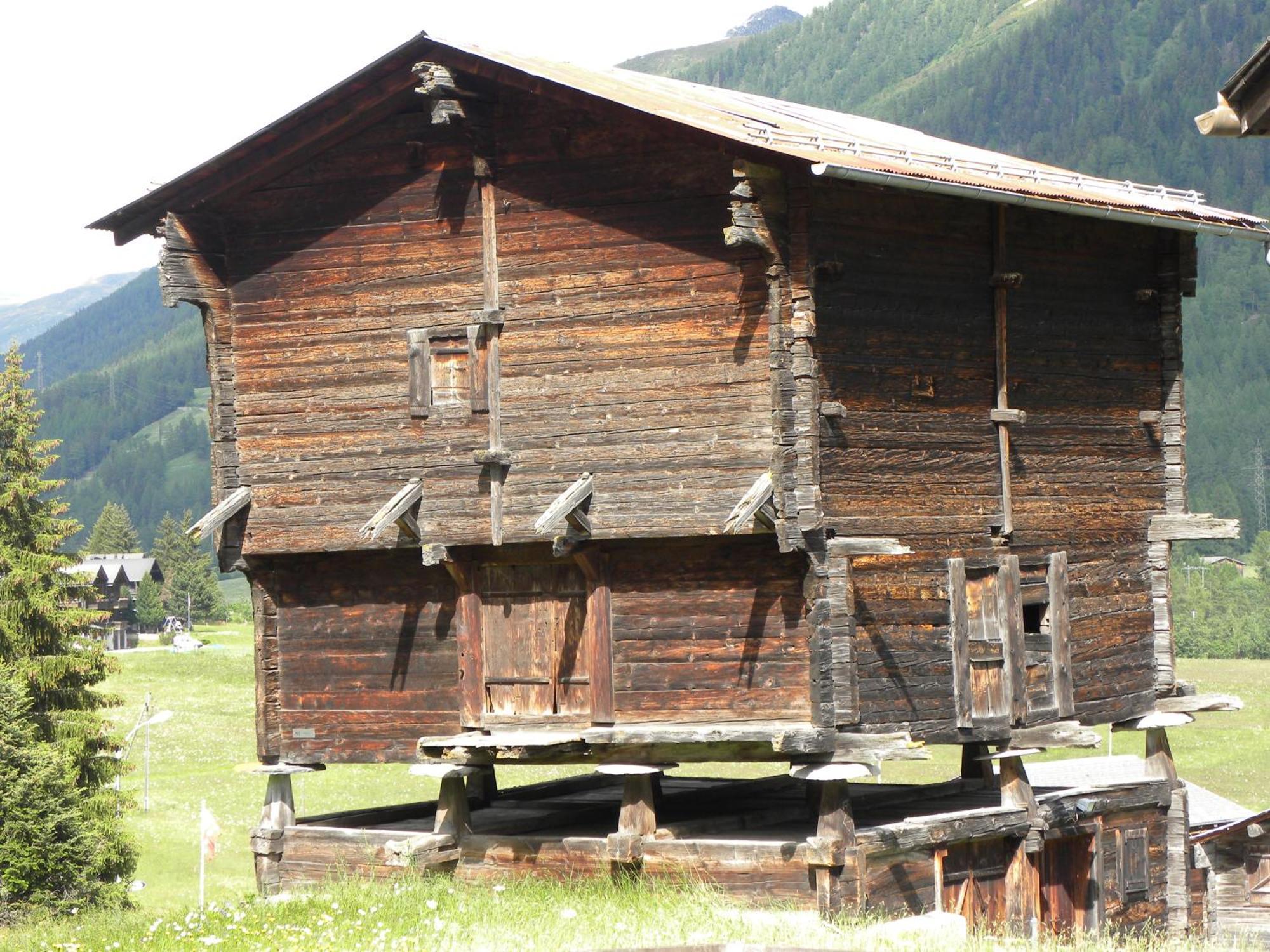 Hotel Restaurant Walliser Sonne Reckingen Exteriör bild