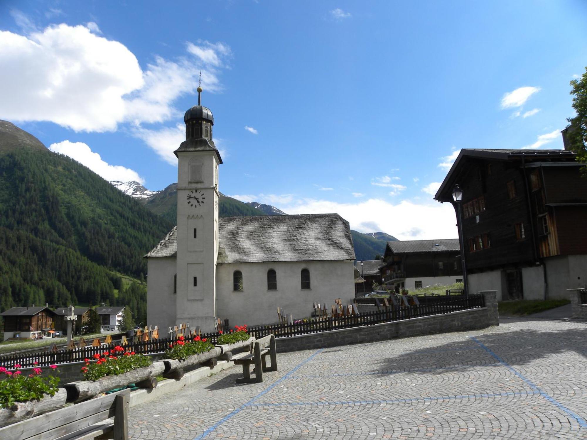 Hotel Restaurant Walliser Sonne Reckingen Exteriör bild