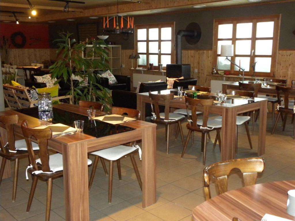 Hotel Restaurant Walliser Sonne Reckingen Exteriör bild