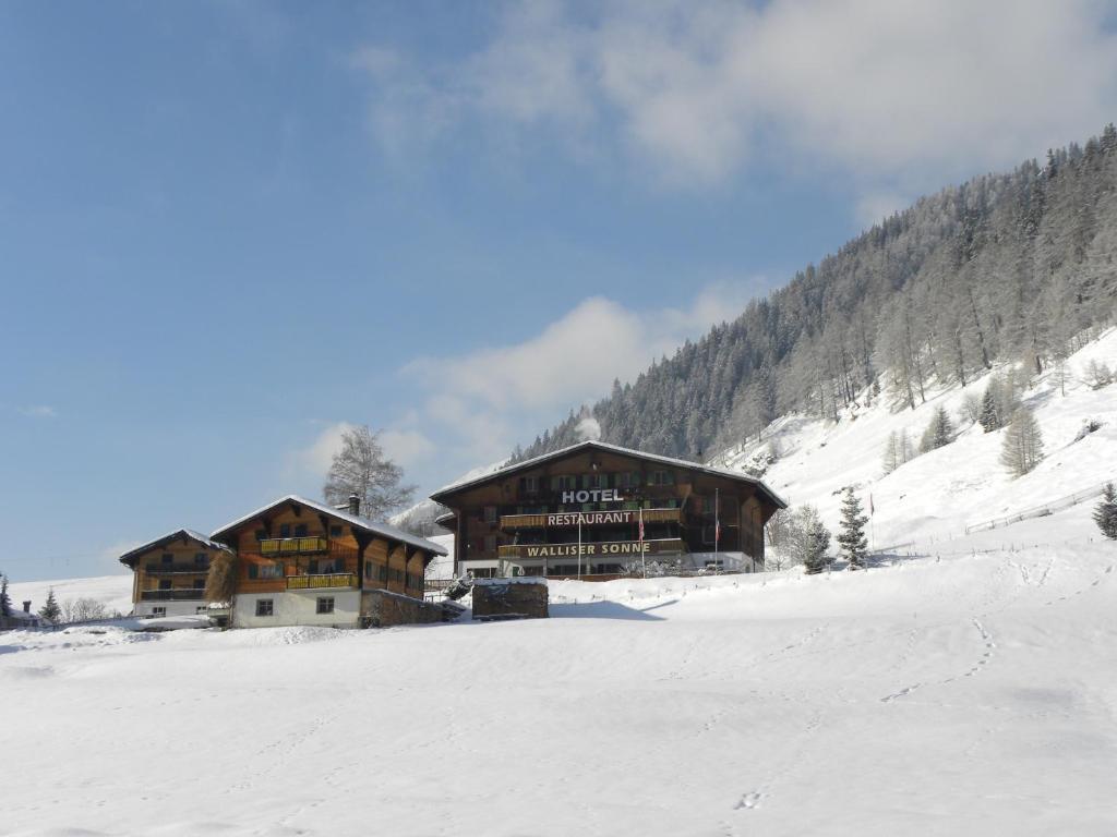 Hotel Restaurant Walliser Sonne Reckingen Exteriör bild