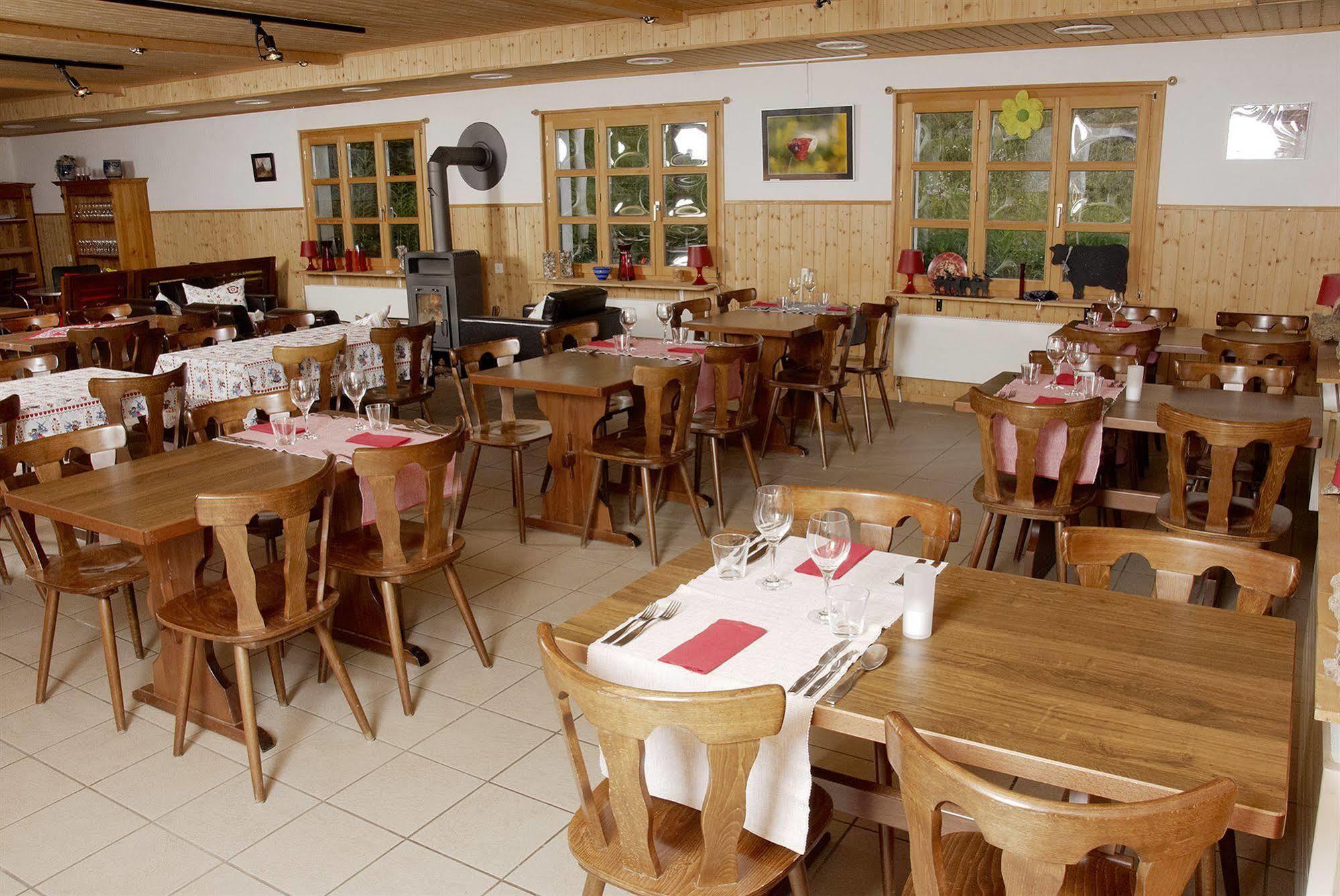 Hotel Restaurant Walliser Sonne Reckingen Exteriör bild