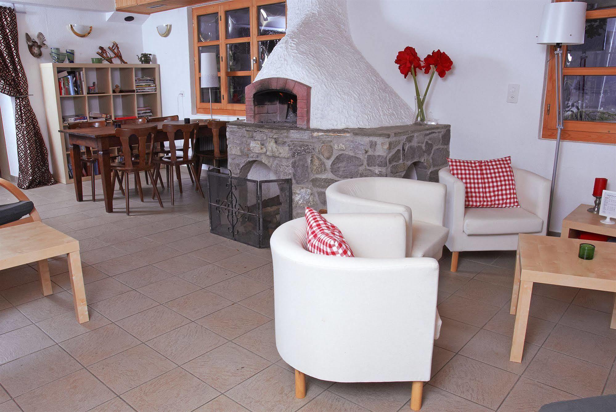 Hotel Restaurant Walliser Sonne Reckingen Exteriör bild